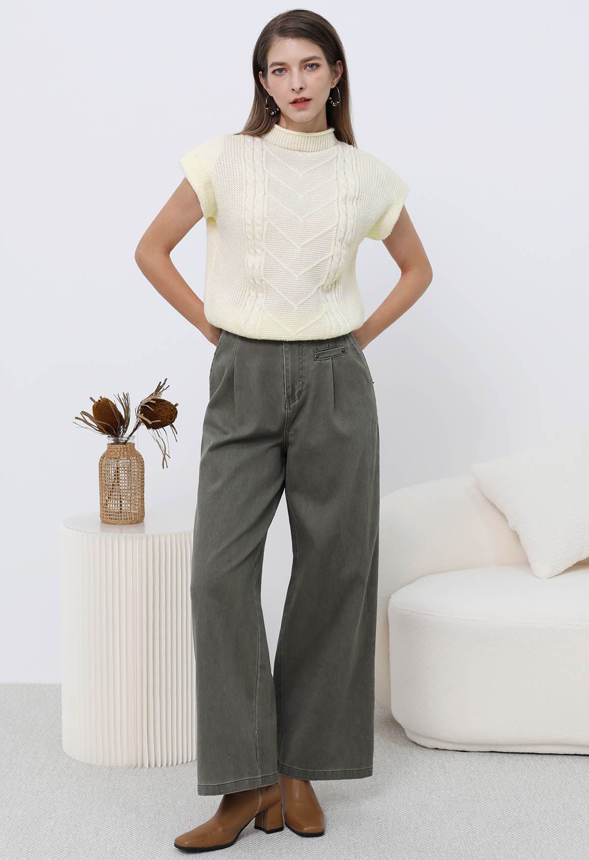 Sleek Pocket Detail Straight-Leg Jeans in Sage