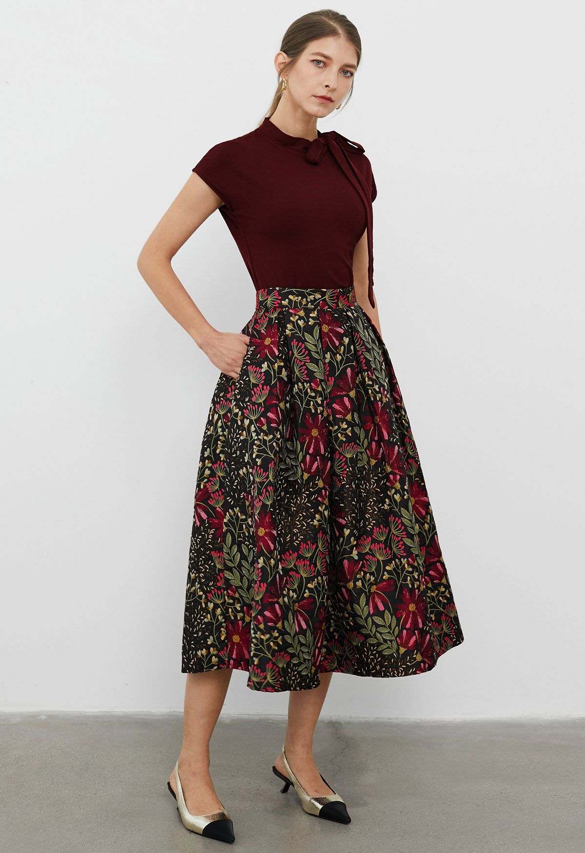 Cheerful Daisy Field Jacquard Pleated Midi Skirt in Black