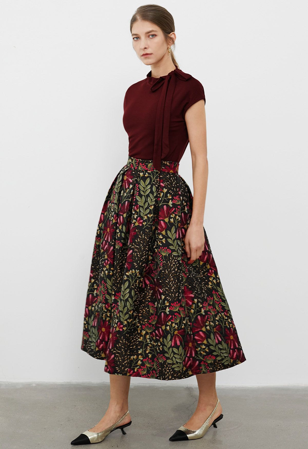 Cheerful Daisy Field Jacquard Pleated Midi Skirt in Black