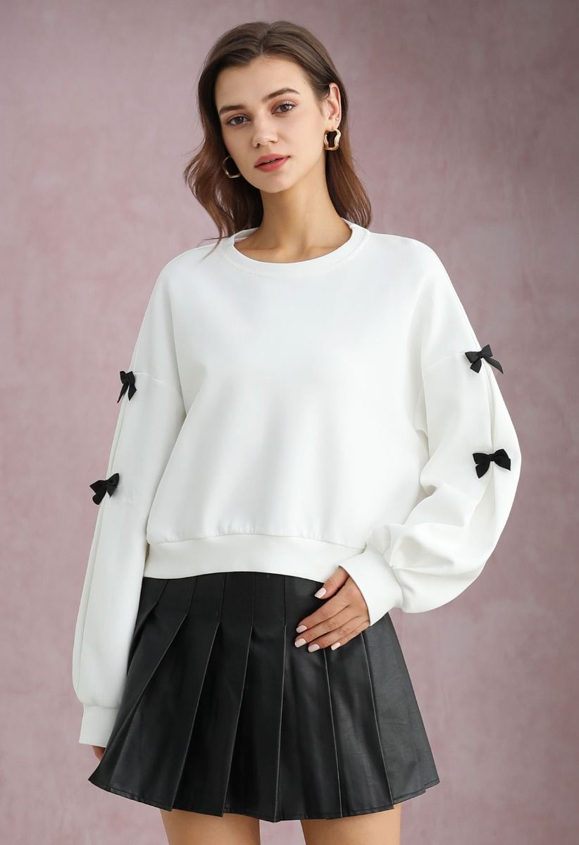 Bowknot Adorned Sleeve Cropped Sweatshirt in White