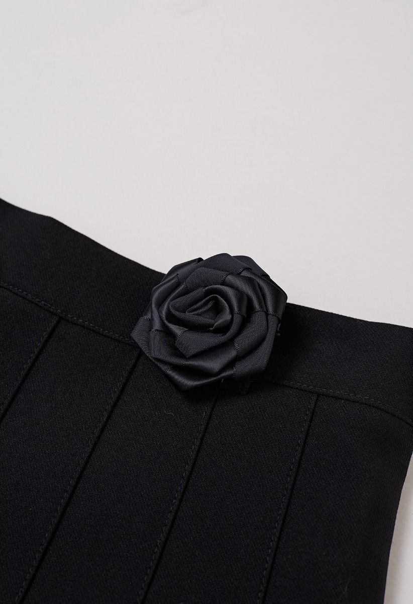 Rose Brooch Chain Belt Pleats Mini Skirt in Black