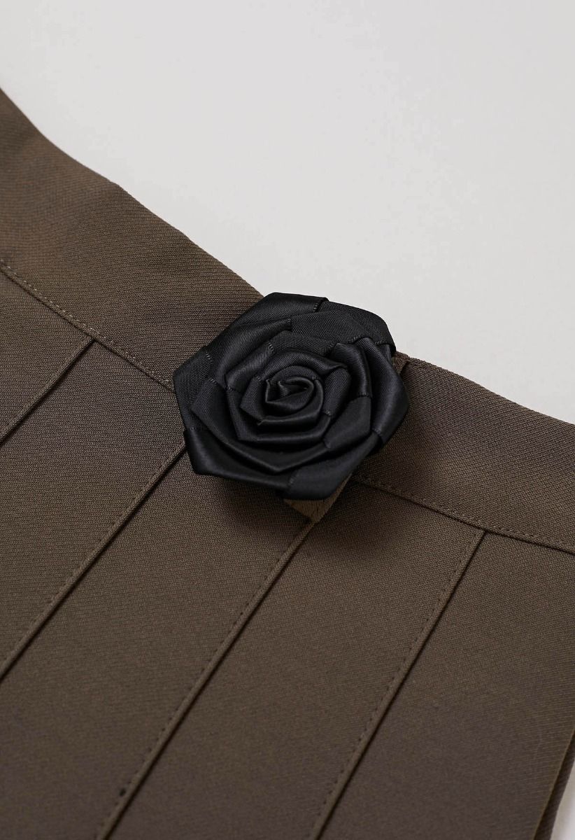 Rose Brooch Chain Belt Pleats Mini Skirt in Brown