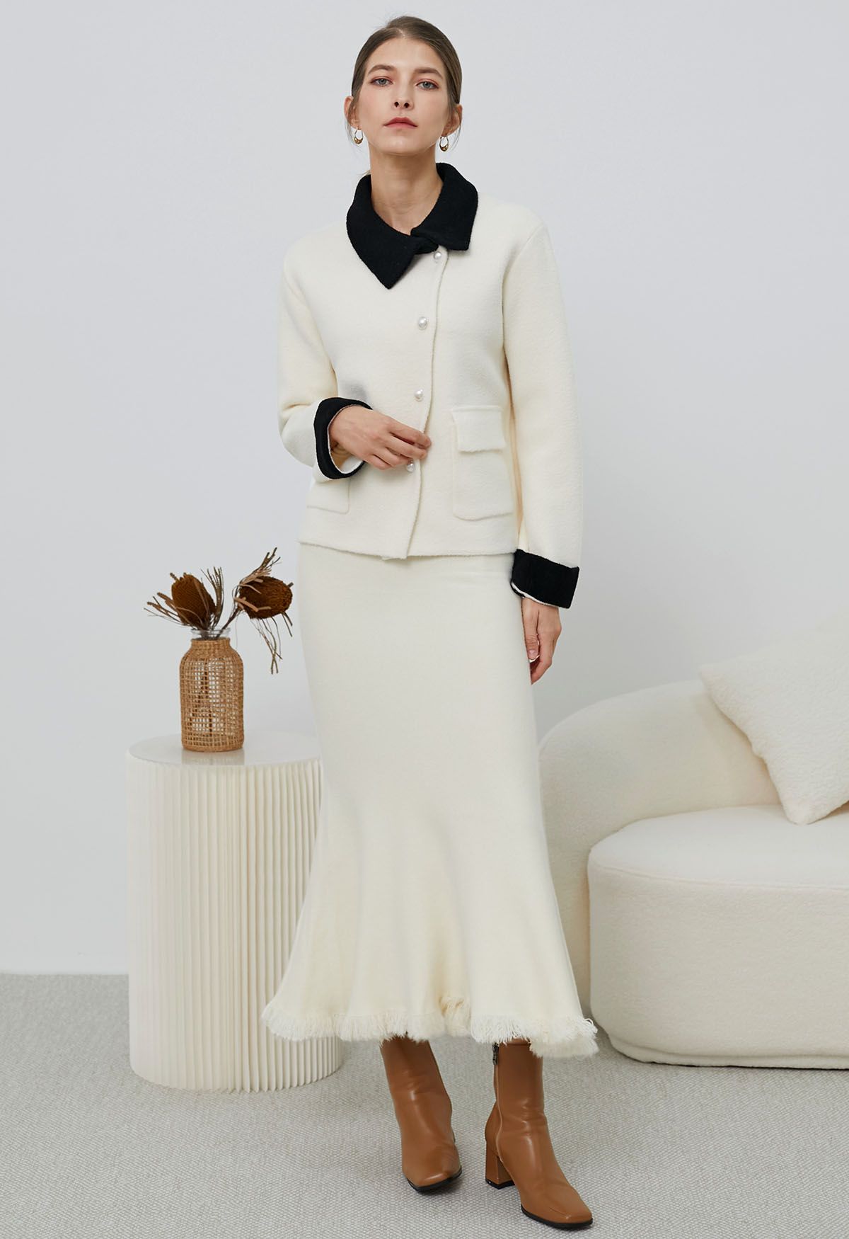 Contrasting Trim Flap Pocket Buttoned Knit Coat in White