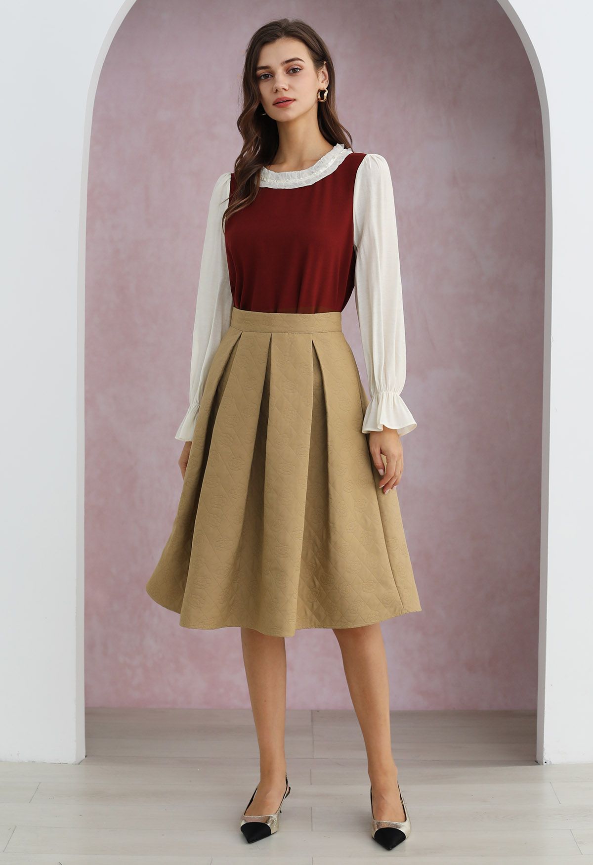 Graceful Silhouette Rose Embossed Pleats Midi Skirt in Gold