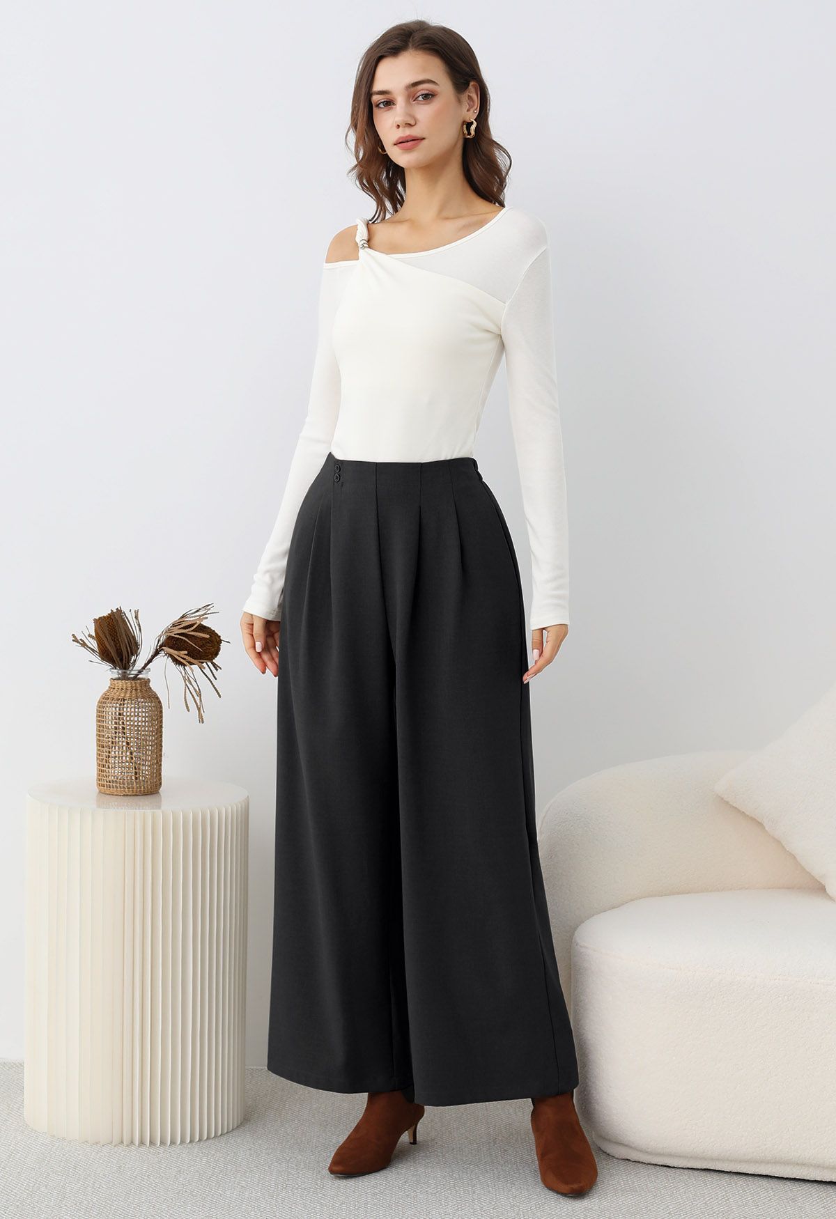 Effortless Polished Buttoned Pleats Palazzo Pants in Black