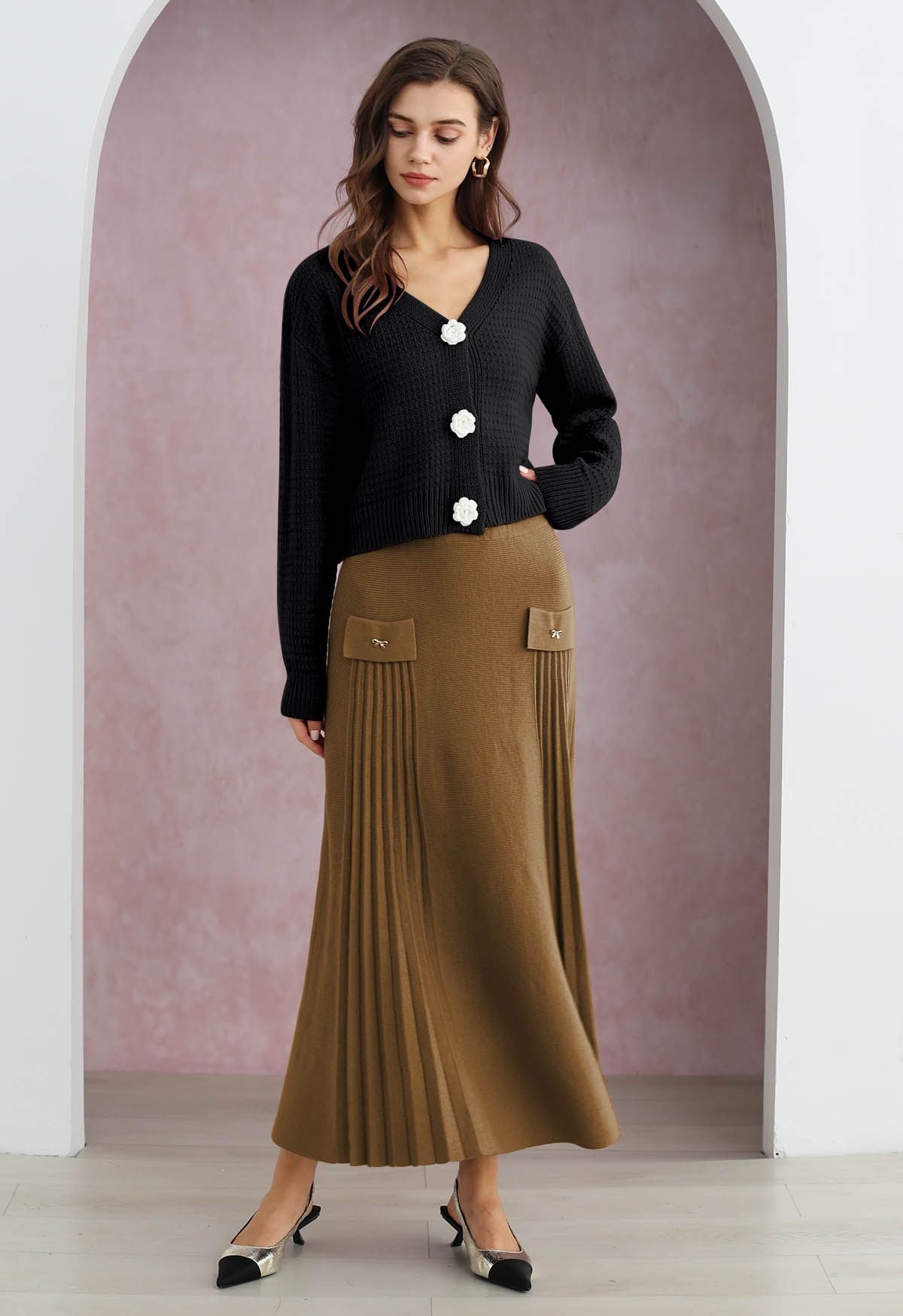 Little Bow Decorated Pleats Knit Maxi Skirt in Brown