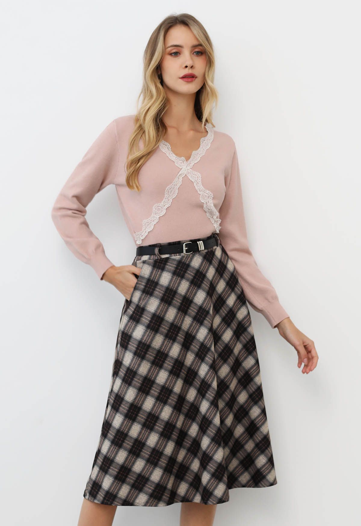 Distinctive Plaid Belted Midi Skirt in Black