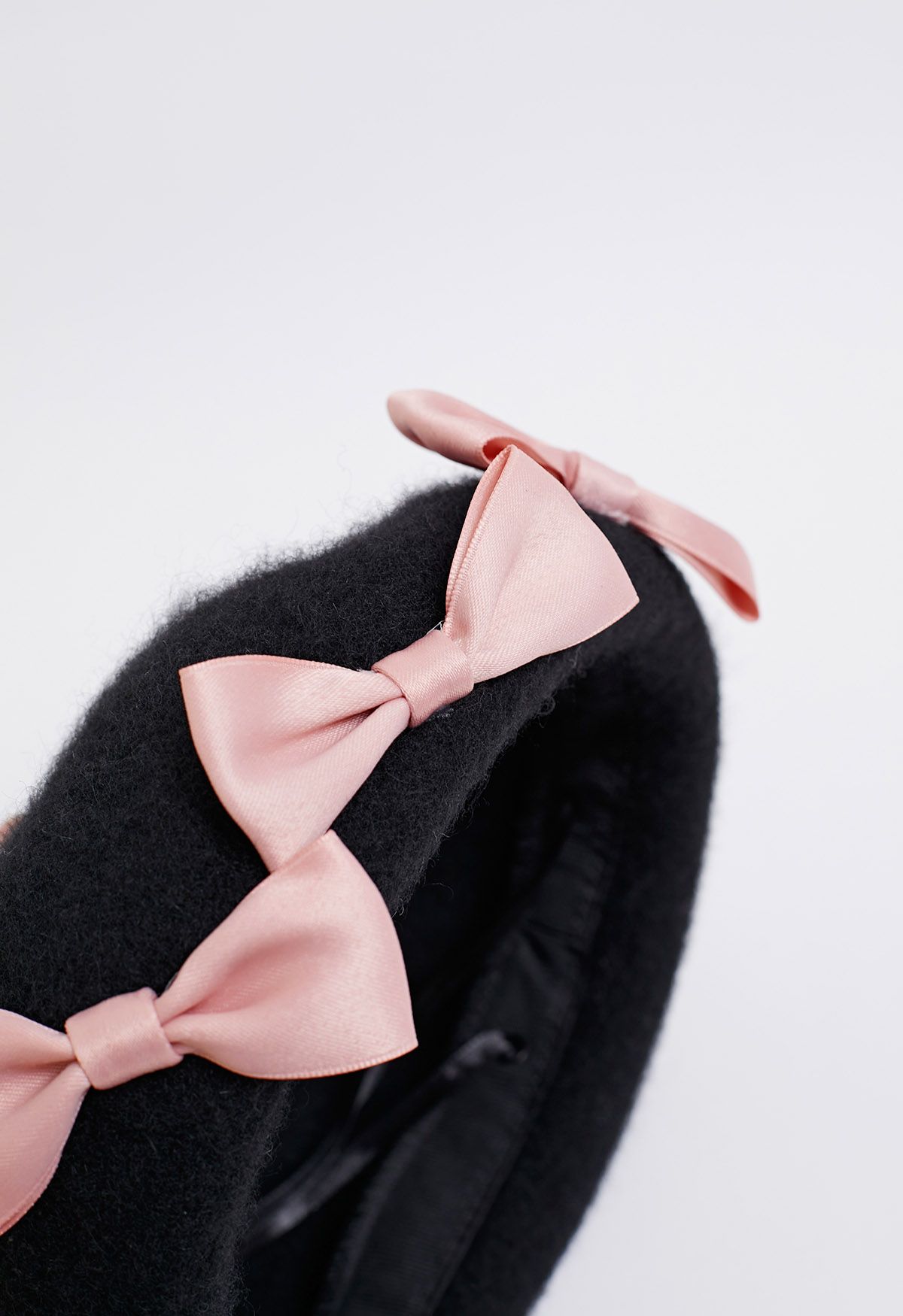 Sweet Bowknot Wool-Blend Beret in Black