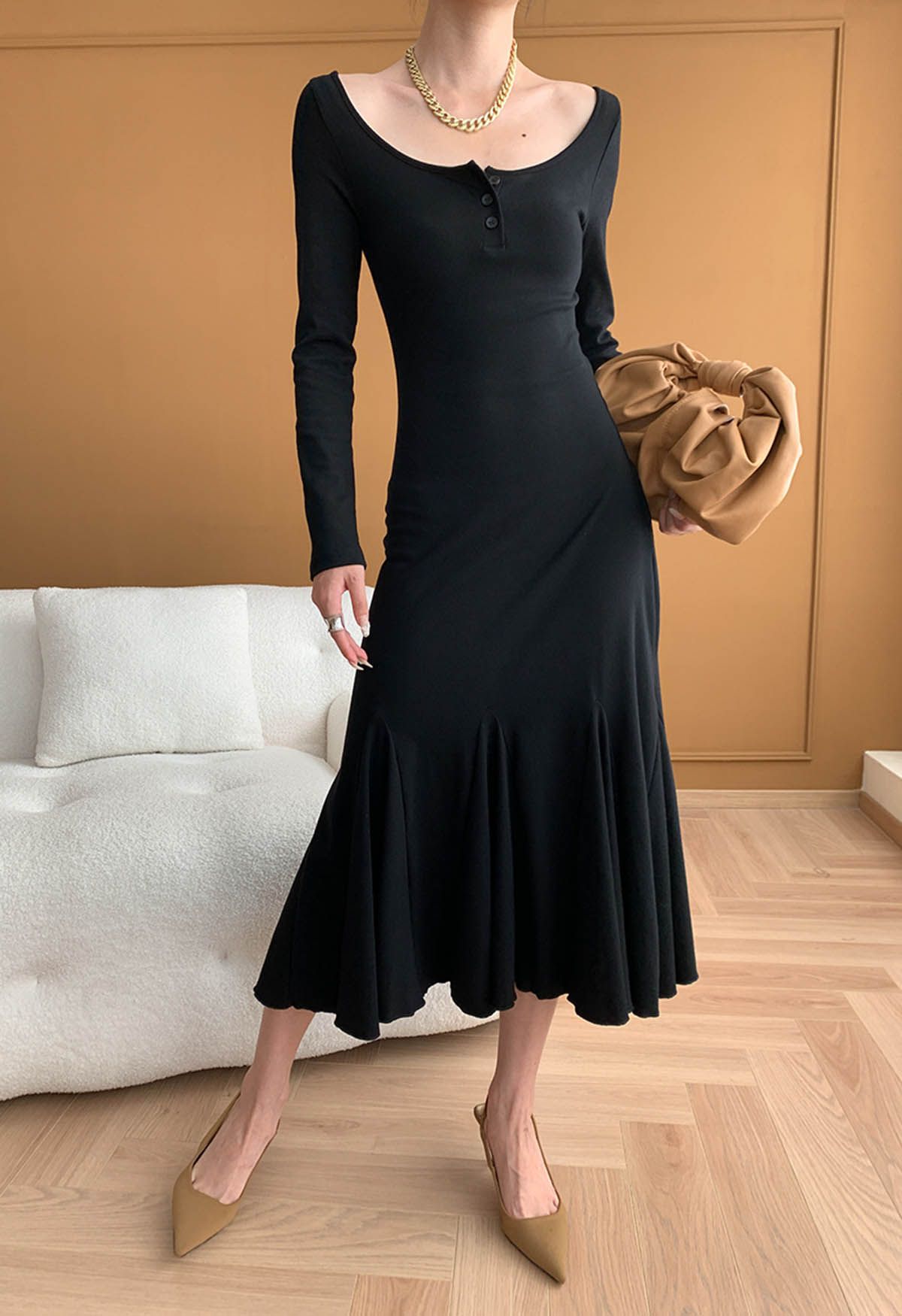 Scoop Neckline Flare Hem Midi Dress in Black