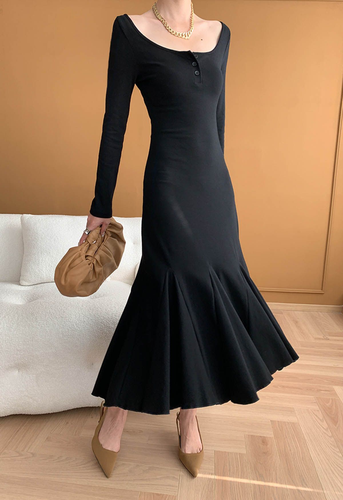 Scoop Neckline Flare Hem Midi Dress in Black