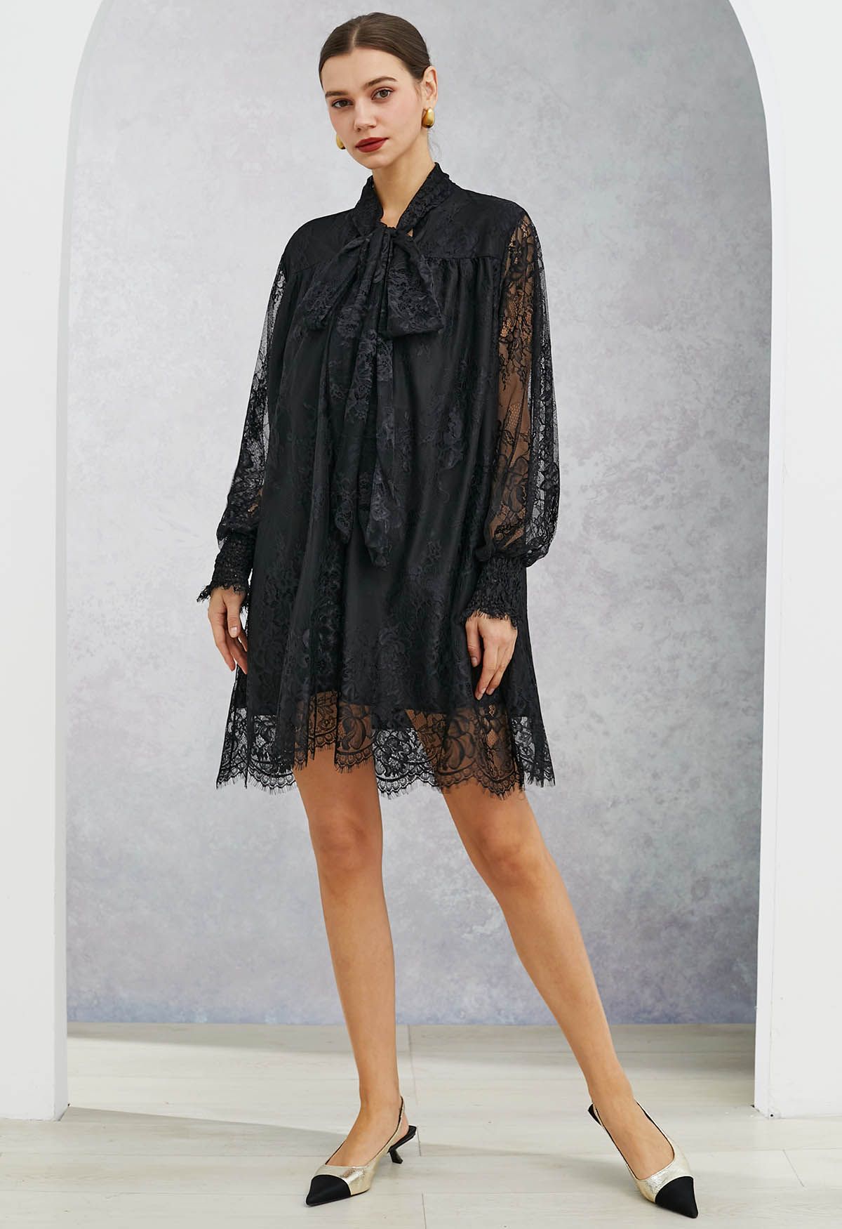 Self-Tie Bowknot Floral Lace Buttoned Dolly Dress in Black