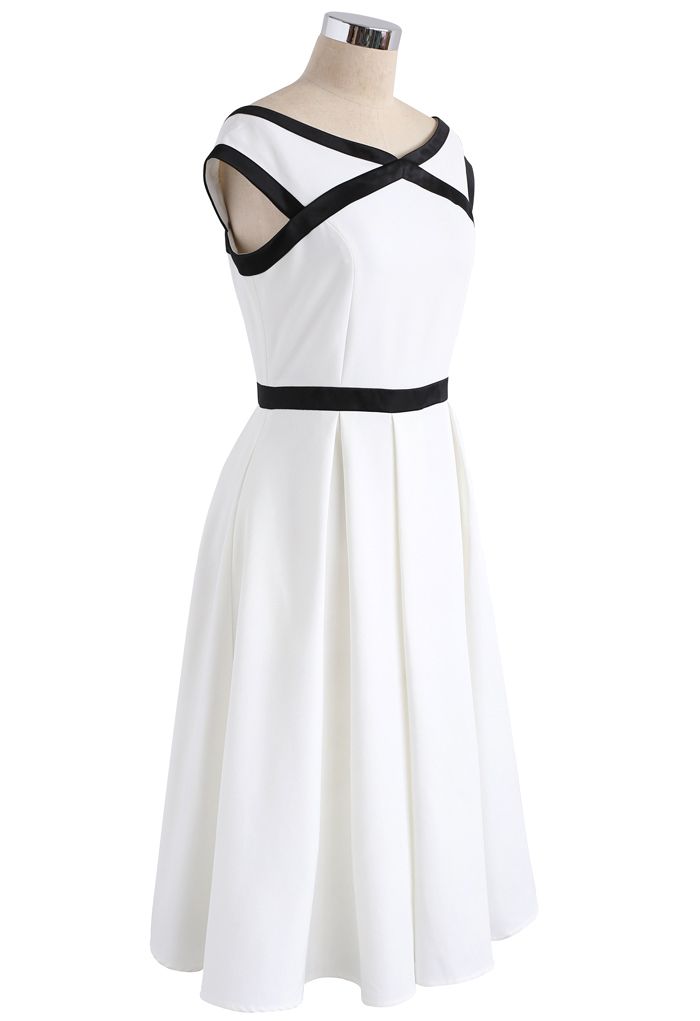 Contrast Refinement Flare Dress in White