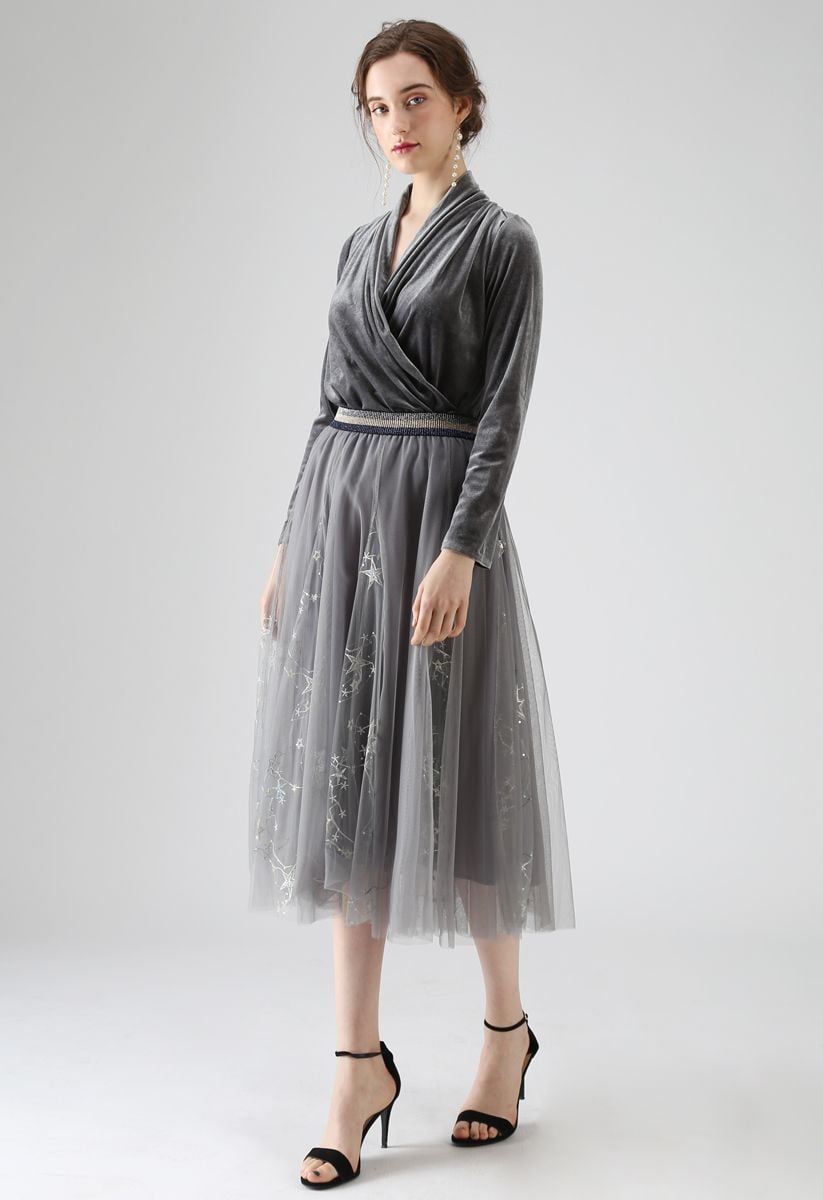 Dazzling Stars Tulle Midi Skirt in Grey