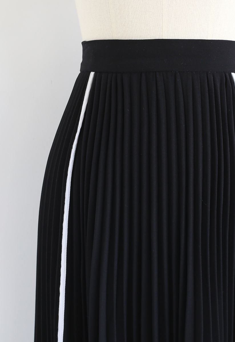 Simple Line Trim Pleated Skirt in Black - Retro, Indie and Unique Fashion