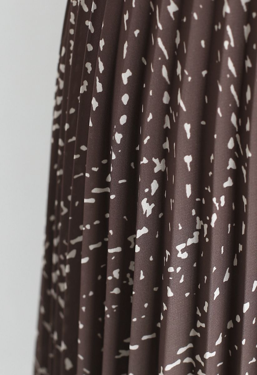 Wavy Spotted Pleated Midi Skirt in Brown