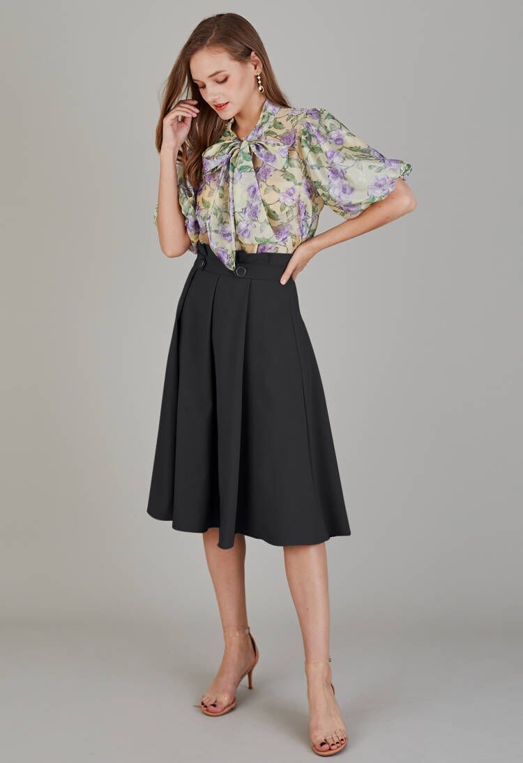 Pleated Buttoned Waist A-Line Midi Skirt in Black